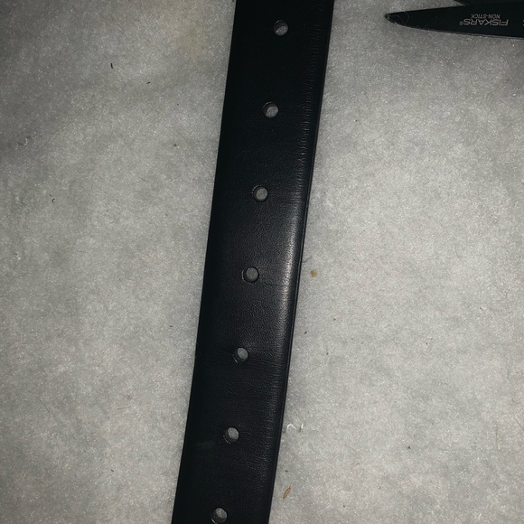 Perry Ellis portfolio reversible belt 32’ - Picture 2 of 3